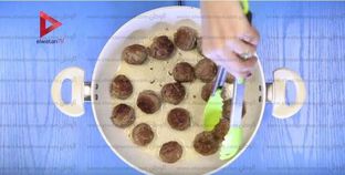 بالفيديو| طريقة طهي المكرونة بكرات اللحم