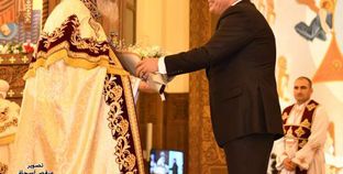 الرئيس عبد الفتاح السيسي يهنئ البابا تواضروس في قداس عيد الميلاد