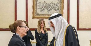 منصور بن متعب ينقل تعازي القيادة السعودية لأسرة مبارك