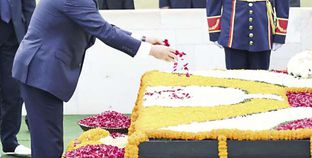 الرئيس السيسى يضع الورود على قبر الزعيم غاندى