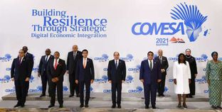 الرئيس السيسى يتوسط القادة المشاركين فى قمة تجمع «الكوميسا» أمس