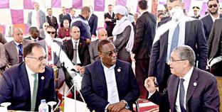 رئيس الوزراء ووزير الكهرباء فى حديث مع رئيس السنغال على هامش منتدى أسوان للسلام
