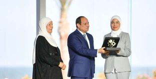 رنا حامد قهرت الظلام بـ «الدكتوراه»: تكريم الرئيس السيسي وسام على صدري