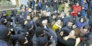الشرطة التركية تعتدى على متظاهرين ضد عملية «عفرين»