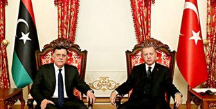 الرئيس التركي رجب طيب أردوغان مع فايز السراج - أرشيفية