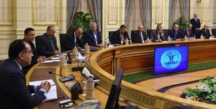 رئيس الوزراء خلال حواره مع رؤساء تحرير الصحف المصرية
