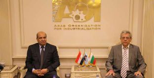 رئيس العربية للتصنيع مع سفير بلغاريا