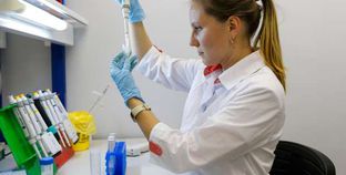 فايزر الأمريكية تواصل العمل للإعلان  عن لقاح فيروس كورونا