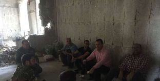 المقاتلون العرب خلال حديثهم لمحررى «الوطن»