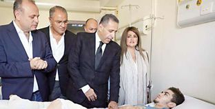 مسؤولو «المتحدة» خلال زيارتهم المصابين الفلسطينيين في مستشفيات العريش