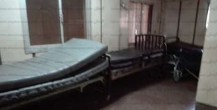 أسرّة غير نظيفة داخل مستشفى أم المصريين