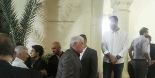وزير الرياضة ومتعب وشوقي وحسن شحاتة يصلون عزاء مبارك