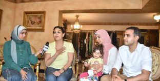 الفنانة وفاء عامر دعمت حملة «الوطن» واستقبلت رقية فى منزلها