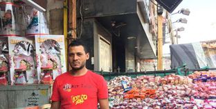 «أحمد» من أمام فرشته لبيع حلوى المولد