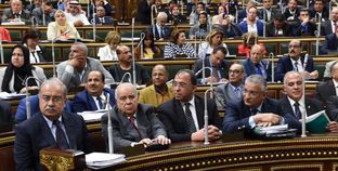 إسماعيل وعدد من الوزراء داخل البرلمان
