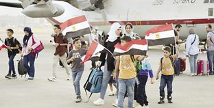 عدد من المصريين العائدين من السودان بعد تطورات الأحداث