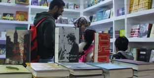 جميع الأعمار تحرص على زيارة معرض القاهرة للكتاب