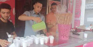 توزيع الشربات بالموز في المولد النبوي بالإسكندرية
