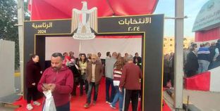 كثافة من قبل الناخبين بالقاهرة الجديدة أمام اللجان الانتخابية