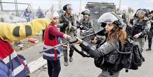 فلسطينيون يتحدون جيش الاحتلال فى «جمعة الإرادة» بالقدس أمس «أ. ف. ب»