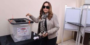 محافظ دمياط تدلي بصوتها فى الانتخابات