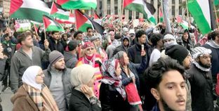شعوب دول العالم خرجت بمظاهرات للتنديد بالأعمال الاجرامية للإحتلال الإسرائيلى ضد المدنيين الفلسطينيين