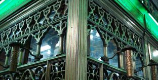 في مساجد "الحرم المصرى والبركات ونفيسة العلم": أضرحة وغرفة نبوية لـ"متعلقات الرسول"