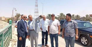 محافظ شمال سيناء يتفقد محطة الصرف الصحي
