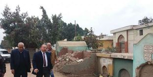 رئيس مدينة كفرالزيات بالغربية يطالب بتوفير أرض لإقامة مقابر جديدة.. ويحيل10 موظفين للتحقيق
