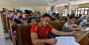 طلاب أثناء الاختبارات بجامعة حلوان