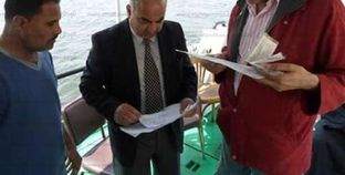 الدكتور عبدالعظيم محمد رئيس هيئة النقل النهري فى جولة على المراكب النيلية صورة أرشيفية