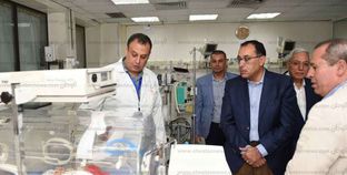 رئيس الوزراء خلال زيارته لمستشفى جامعة المنصورة