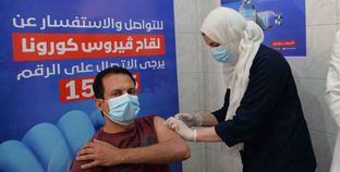 «الصحة» تواصل تطعيم المواطنين بلقاح «كورونا»