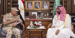 وزير الدفاع يلتقي وزير الدفاع السعودى خلال زيارته للمملكة العربية السعودية