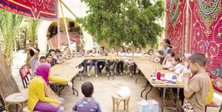 الأطفال يمارسون أنشطة مختلفة فى ورش عمل قرية تونس