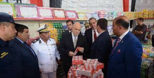 مدير أمن القاهرة خلال افتتاح معرض وزارة الداخلية لبيع المستلزمات المدرسية