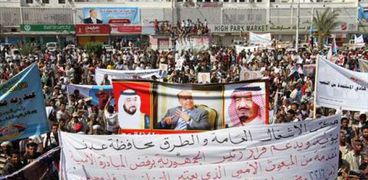 بالصور| أنصار الرئيس اليمني يتظاهرون احتجاجا على خطة الأمم المتحدة لإنهاء النزاع