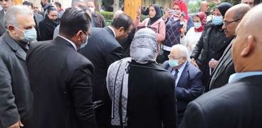 نقيب المحامين خلال جنازة نجلته هالة رجائي عطية