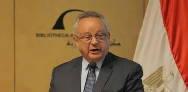 أحمد زايد مدير مكتبة الإسكندرية