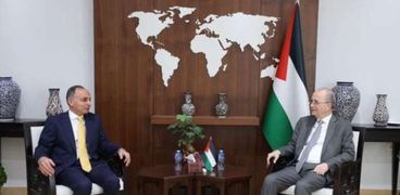سفير مصر في رام الله يلتقي رئيس الوزراء وزير الخارجية الفلسطيني