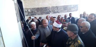 وزير الأوقاف يصل الوادي الجديد ويفتتح مسجد الرحمن الرحيم بمنطقة مطار الخارجة