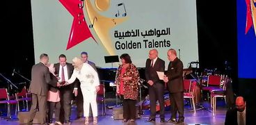 وزيرة الثقافة فى حفل تكريم الفائزين فى مسابقة المواهب الذهبية