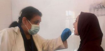 الكشف على 1173 حالة في قافلة طبية مجانية بقرية الأنصار في بني سويف
