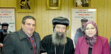 نائب محافظ القاهرة تزور كنيسة الانبا برسوم وتهنىء الانبا بسنتى
