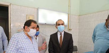 نائب محافظ سوهاج يتفقد مستشفى المنشأة المركزي