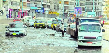 السيول أغرقت شوارع الإسكندرية بسبب عدم الاستعداد لموسم الأمطار «صورة أرشيفية»