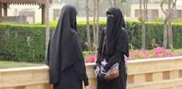 جامعة عين شمس تحظر ارتداء النقاب