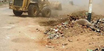 رفع مخلفات البناء والقمامة من قرية اولاد الشيخ