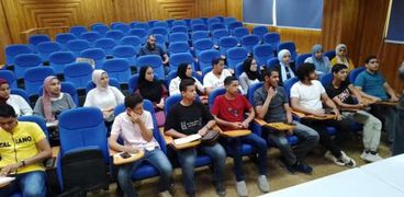 تدريب عملي لطلاب مدرسة «STEM» بكفر الشيخ
