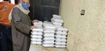 توزيع 300 وجبة مجانية